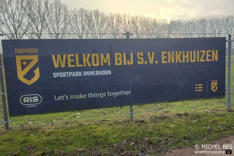 SV Enkhuizen en De Zouaven geven elkaar niets toe in derby op eerste speeldag