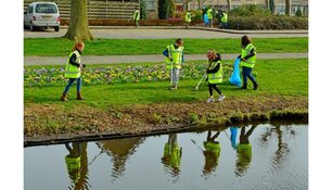 Inwoners Stede Broec maken wijk schoon