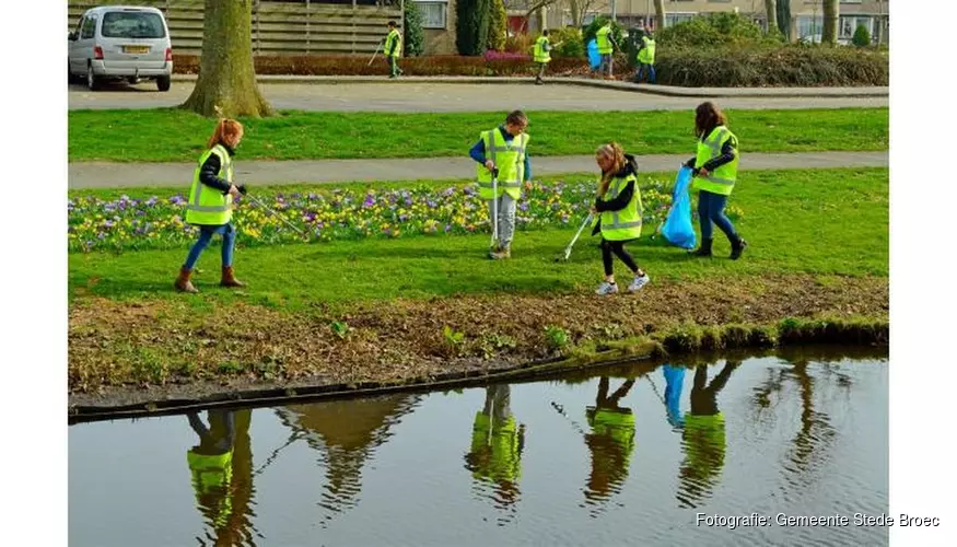 Inwoners Stede Broec maken wijk schoon