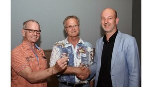 Film Remisewoningen overhandigd aan Oud Stede Broec