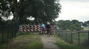 Ophef over sluiten onbewaakte spoorwegovergang in Enkhuizen