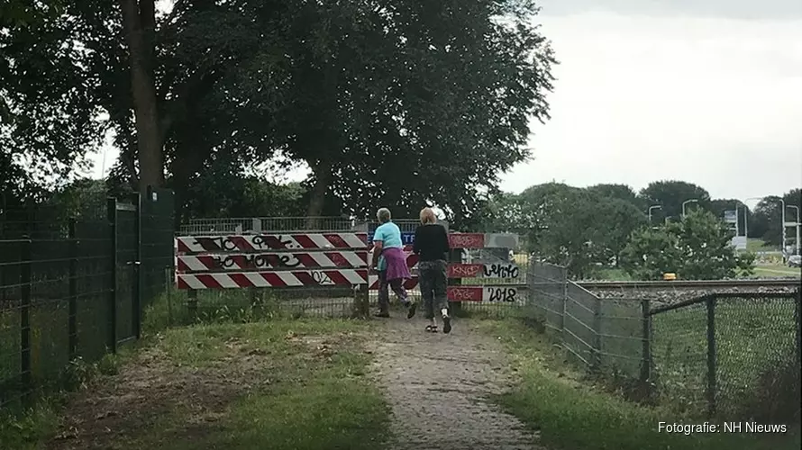 Ophef over sluiten onbewaakte spoorwegovergang in Enkhuizen