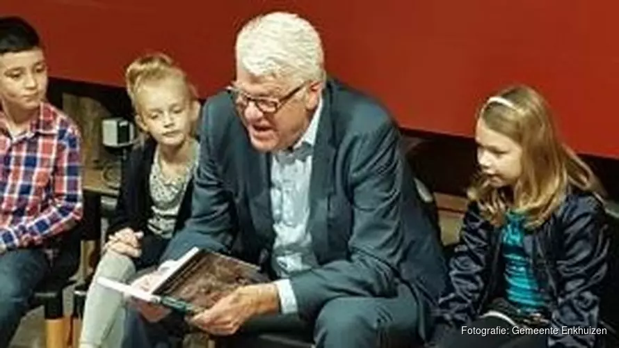 Enkhuizen leest samen tijdens kinderboekenweek
