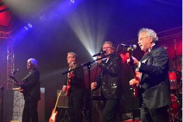 Optreden van de Cliff & the Shadows tribute band THE RED STRATS op zondag 28 oktober in Oosterleek