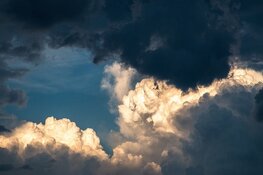Zomerstorm op komst met zware windstoten en plensbuien Zomerstorm op komst met zware windstoten en plensbuien NH