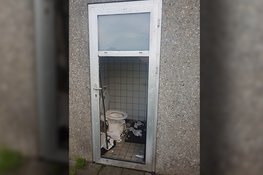 Vandalen slopen openbaar toilethok bij recreatiegebied Enkhuizen