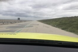 Dijk tussen Enkhuizen en Lelystad dicht vanwege zand