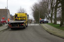 Auto tegen brug gereden bij ongeval
